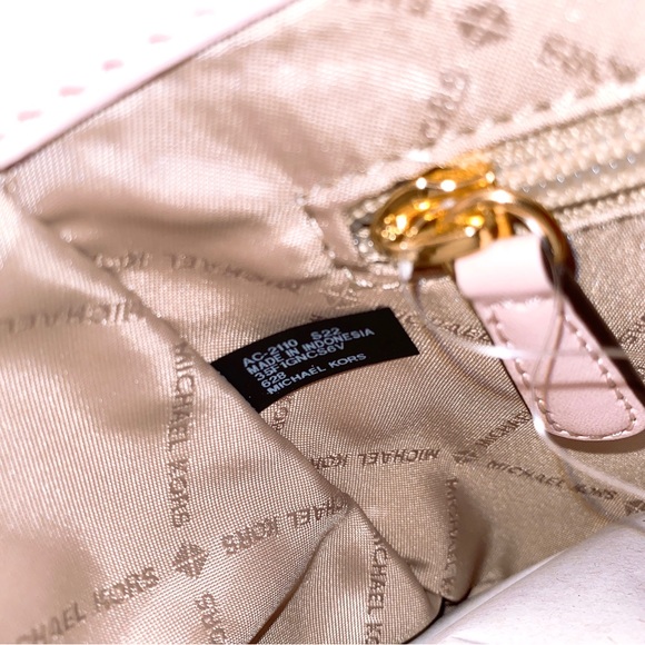 Michael Kors Manhattan Medium Leather Satchel - Picture 9 of 11